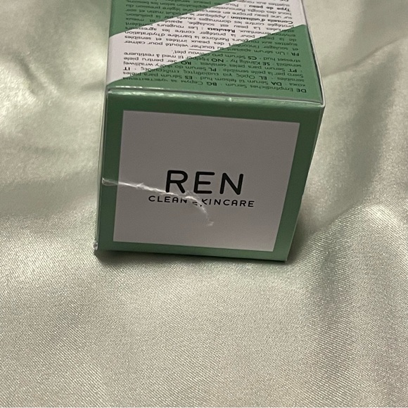 Ren Clean Skincare Evercalm Redness Relief Serum - Picture 5 of 6